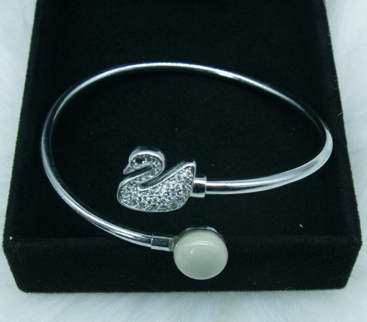 05004 RUCI PORCELAIN Swan Bracelet