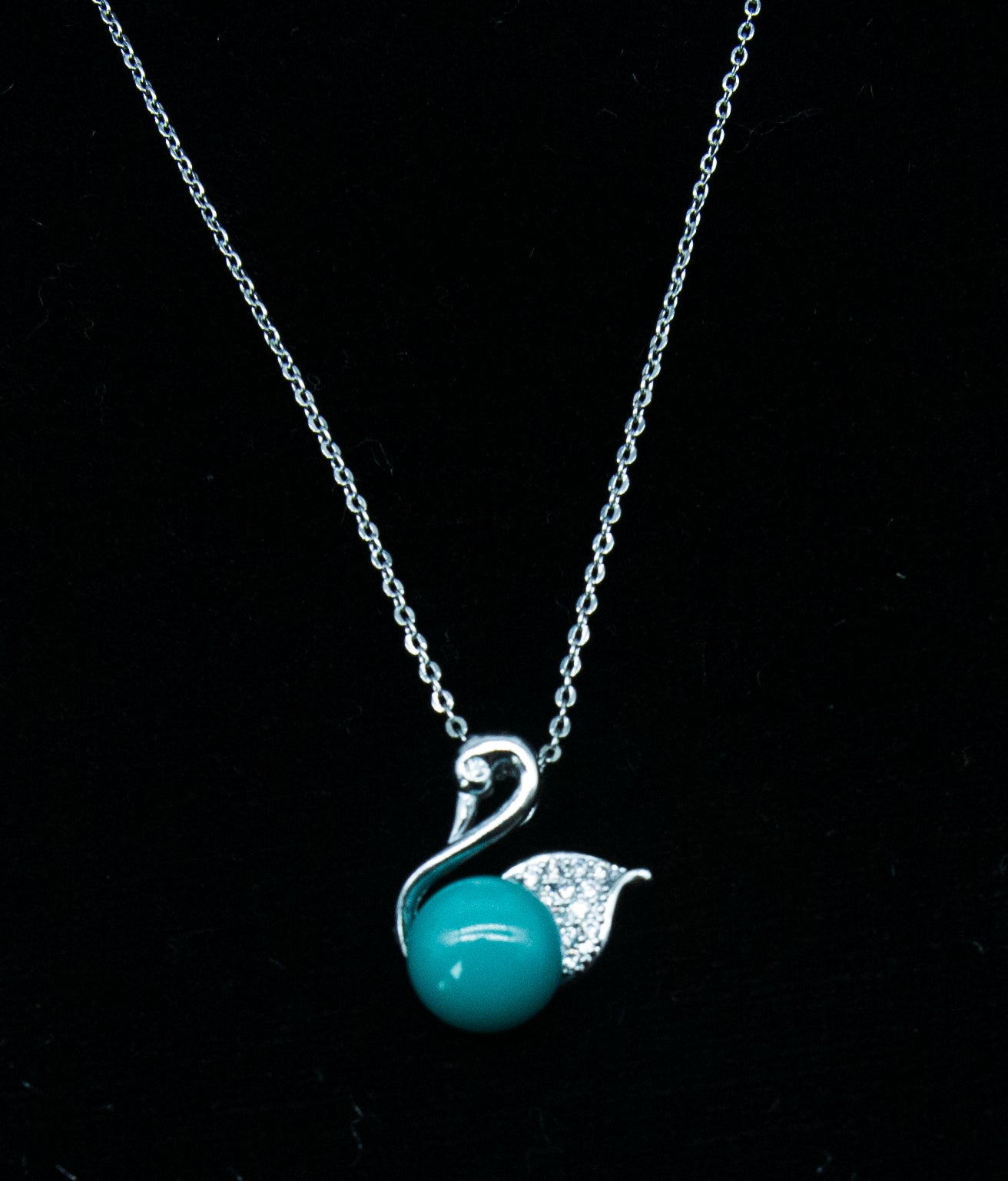 05002 RUCI Porcelain Swan necklace